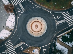 Ảnh của Thành phố lớn thứ 4 Slovenia xây dựng vòng xuyến có biểu tượng Bitcoin