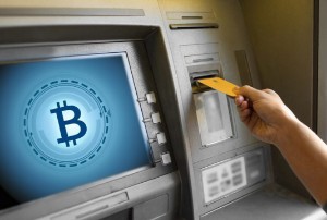 Ảnh của Cây ATM Bitcoin gặp lỗi, tự động phun tiền mặt như mưa