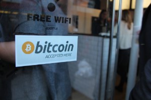 Ảnh của Bitcoin và phát ngôn của Ngân Hàng Trung Ương UAE
