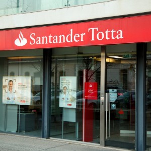 Ảnh của Ngân hàng Banco Santander Totta khóa chức năng chuyển tiền giữa ngân hàng và sàn giao dịch tiền điện tử