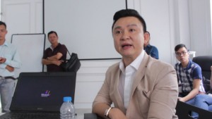 Ảnh của Ông Diệp Khắc Cường điều trần không sáng lập nhóm Ifan lừa 15.000 tỉ đồng