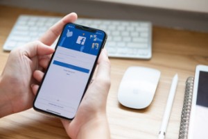 Ảnh của Facebook đảo ngược hầu hết lệnh cấm quảng cáo tiền điện tử, vẫn nói không với ICO