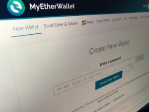Ảnh của MyEtherWallet giục người dùng nhanh chóng chuyển tiền trước nghi vấn hack