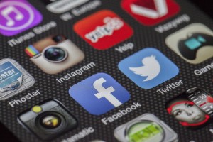 Ảnh của Facebook và Coinbase – “Sau tất cả mình lại trở về với nhau”