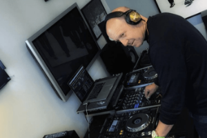 Ảnh của DJ D-Sol trở thành CEO của Goldman Sachs, thị trường tiền điện tử “khoái chí”