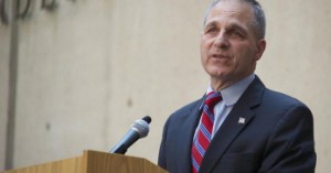 Ảnh của Cựu giám đốc FBI – Louis Freeh mở cuộc điều tra về Tether
