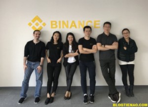 Ảnh của Giám đốc điều hành Binance phản pháo những chỉ trích về phí niêm yết coin.