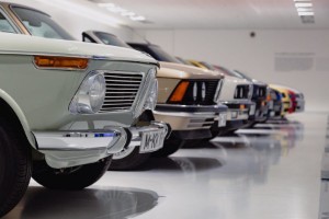 Ảnh của Bitcoin và Bitcoin Cash được đại lý xe sang Post Oak Motors chấp nhận làm phương tiện thanh toán