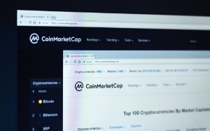Ảnh của Bị cáo buộc lạm quyền, CoinMarketCap cho người dùng vote coin lên trang web