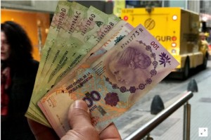 Ảnh của Argentina muốn sử dụng máy ATM tiền ảo để khai thác biến động đồng peso