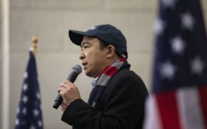 Ảnh của Andrew Yang ứng viên Tổng thống Mỹ có những quan điểm về Bitcoin như thế nào?
