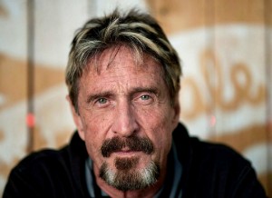 Ảnh của John McAfee tăng mức cược giá Bitcoin vào cuối năm 2020 lên gấp đôi