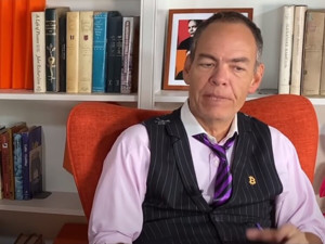 Ảnh của Max Keiser cho biết Bitcoin có thể tăng gấp 300 lần, thay thế vàng và đô la Mỹ