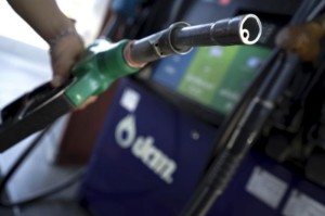 Picture of Oil up 4th Straight Week, U.S. Pump Prices at 7-Year High