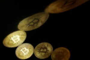 Ảnh của Bitcoin falls 8.6% to $32,540