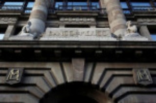 Fed's hawkish tilt pressures Mexico's Banxico, but no hike seen
