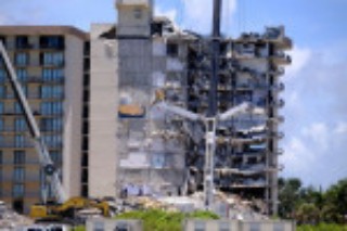 Death toll climbs to 11 in Florida condo collapse, 150 missing