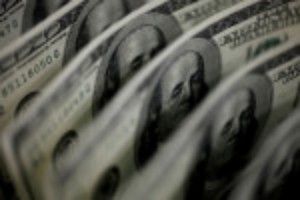 Picture of U.S. dollar share of global reserves rises in Q1; euro share slips