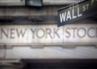 Vàng và dầu sụt giảm, động thái của Fed, Bitcoin – Chuyện thị trường ngày 9/8
