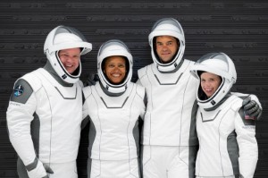 Ảnh của SpaceX set to make history with first all-civilian crew launched into orbit