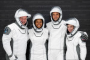 Ảnh của SpaceX 'go for launch' of first all-civilian crew bound for orbit