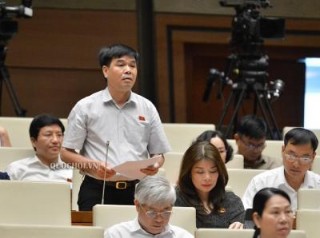 ĐBQH Nguyễn Hữu Toàn tranh luận việc tăng trần nợ công lên 51% GDP