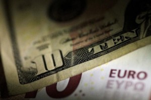 Ảnh của Đồng Đô la, Euro giảm khi nhà đầu tư chờ dữ liệu doanh số bán lẻ
