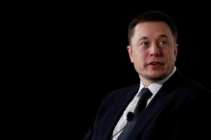 Ảnh của Elon Musk thực hiện thêm quyền chọn mua cổ phiếu, bán cổ phiếu trị giá 1,05 tỷ USD