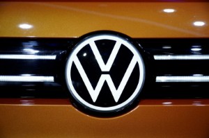 Ảnh của BMW reigns with sales record in 2021 as Daimler, VW lose ground