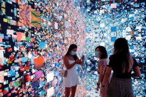 Ảnh của Gen Z investors shift focus from 'meme-stocks' to the 'metaverse,' report shows
