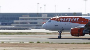Picture of easyJet sees short-term Omicron hit before summer recovery