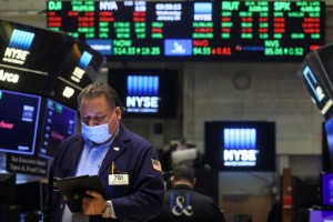 Ảnh của S&P500 giảm điểm do căng thẳng Nga-Ukraine khiến thị trường biến động