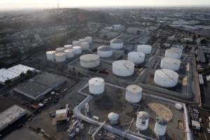 Picture of Oil holds near $100 as Ukraine talks, demand concerns limit gains