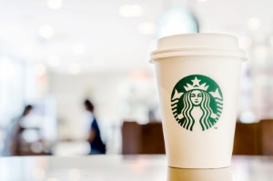 Ảnh của Thị trường ngày mới: giá dầu, Starbucks và Walmart