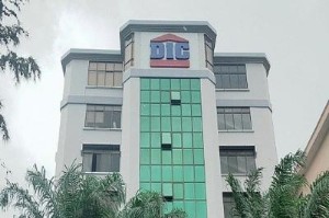 Ảnh của Him Lam tiếp tục bán ra hơn 7 triệu cp DIG