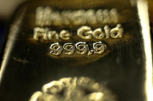 Picture of Gold Falls to Two-and-a-Half Year Low, Investors Brace for Fed Meeting