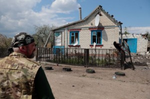 Picture of Russian offensive devastates towns in eastern Ukraine, EU prepares oil sanctions