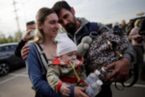 Picture of Fighting blocks evacuation of civilians pinned down in Ukraine steel plant