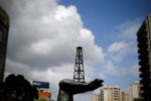 Picture of Venezuela's oil exports fall 8% in April amid quality-linked delays -data