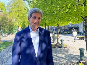 Picture of Rich nations must stick to climate promises, says U.S. envoy Kerry