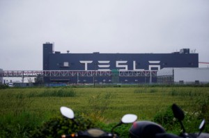 Ảnh của Tesla exports first cars from Shanghai since reopening plant - media