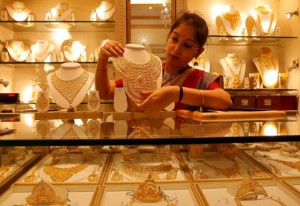 Picture of Gold recovers as dollar, yields dip; key U.S. data in focus