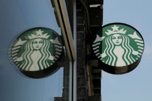 Ảnh của U.S. labor board says Starbucks unlawfully fired seven for union efforts