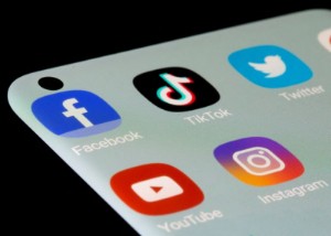 Ảnh của U.S. lawmakers ask tech companies to archive evidence of potential Russian war crimes