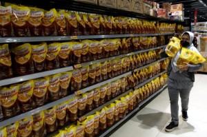 Picture of Indonesia hopes new programme will help lower cooking oil prices