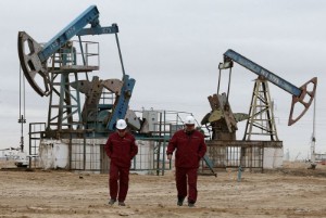 Picture of Oil prices recover from early losses as global supply fears linger