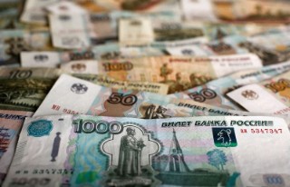 Rouble extends losses after rates slashed; Eurobonds in focus