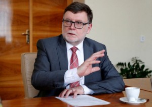 Ảnh của Czech finance minister outlines plan to let firms to pay taxes in euros, look at more euro debt