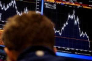 Ảnh của S&P 500 ends higher, boosted by defensives, tech