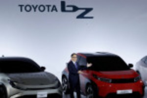 Ảnh của Exclusive: Japan emphasised hybrids in policy document after lawmaker cited lobbying from Toyota head